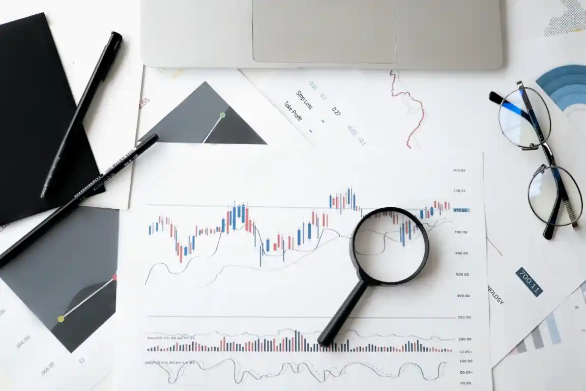 Hybrid competitive intelligence model